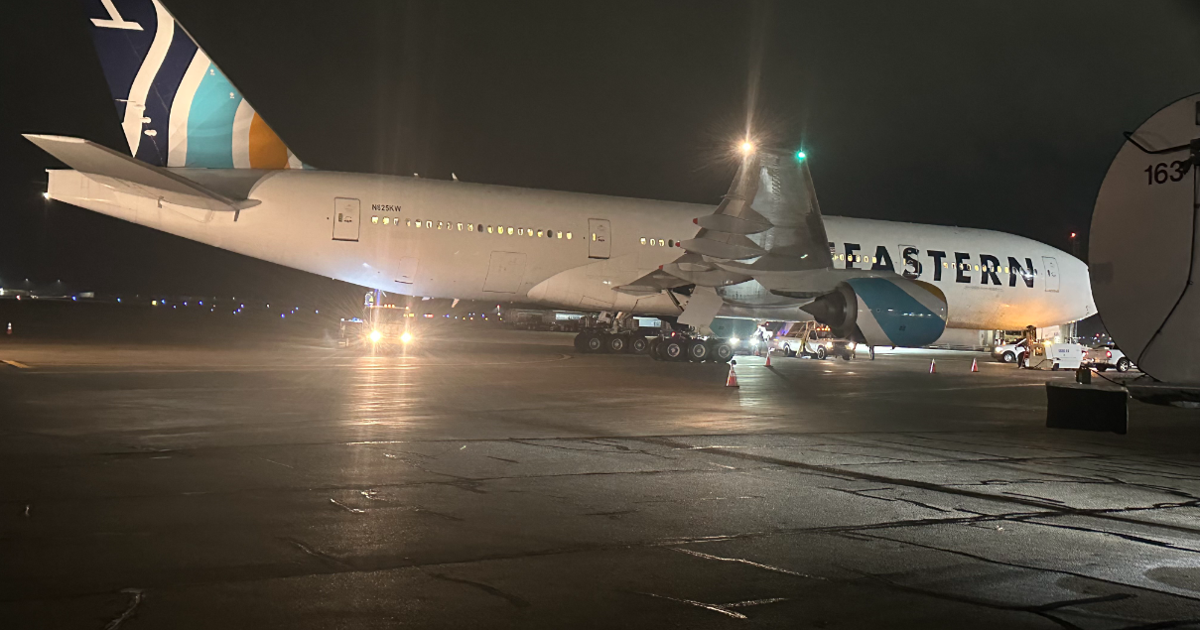 "Migrants from Texas Land at Rockford Airport, Journey to Chicago Continues"