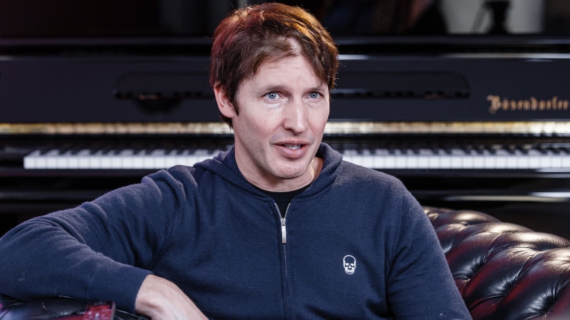 Featured image for James Blunt's Memoir Reveals Carrie Fisher's Daughter's Blame for Star Wars Legend's Death