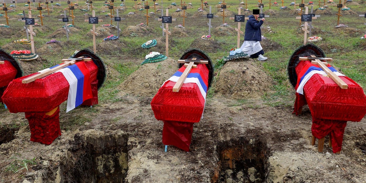 Russia's casualties in Ukraine decrease but remain high at over 500 a day.