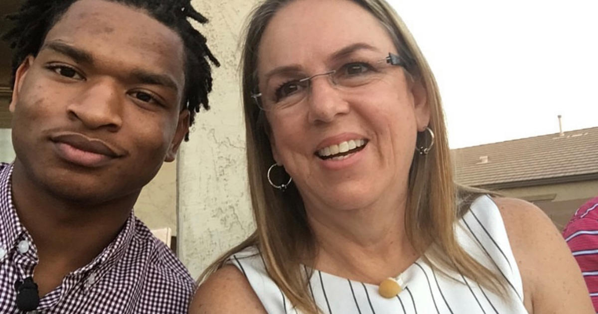 From Accidental Text to Family and Business: The Heartwarming Journey of the 'Thanksgiving Grandma'