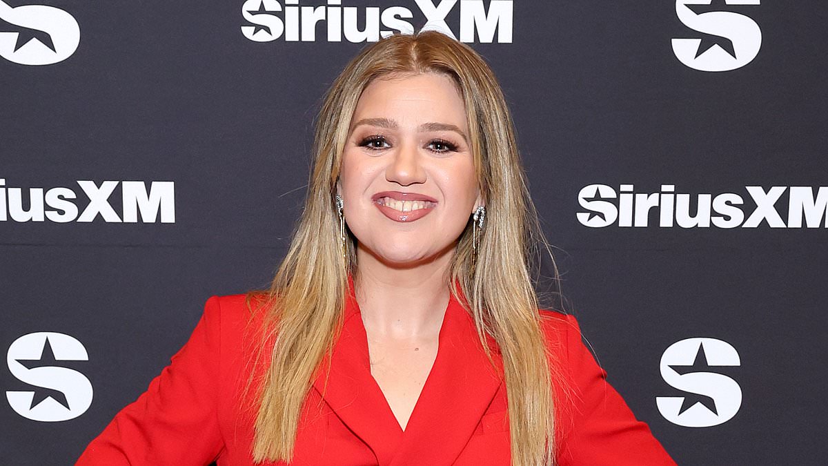 Featured image for "Kelly Clarkson's Surprising Reaction to Blake Shelton Being Named Sexiest Man Alive"