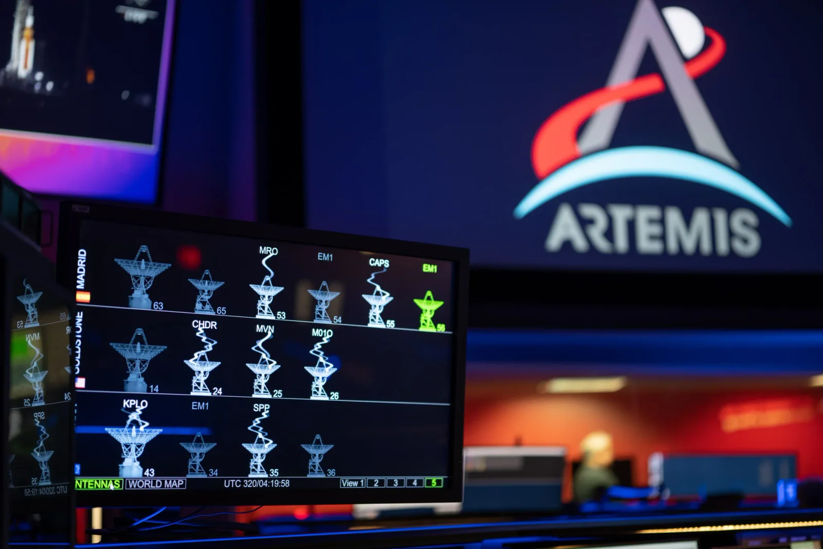 Lunar Link: Artemis II’s Global Network Keeps Crew Connected