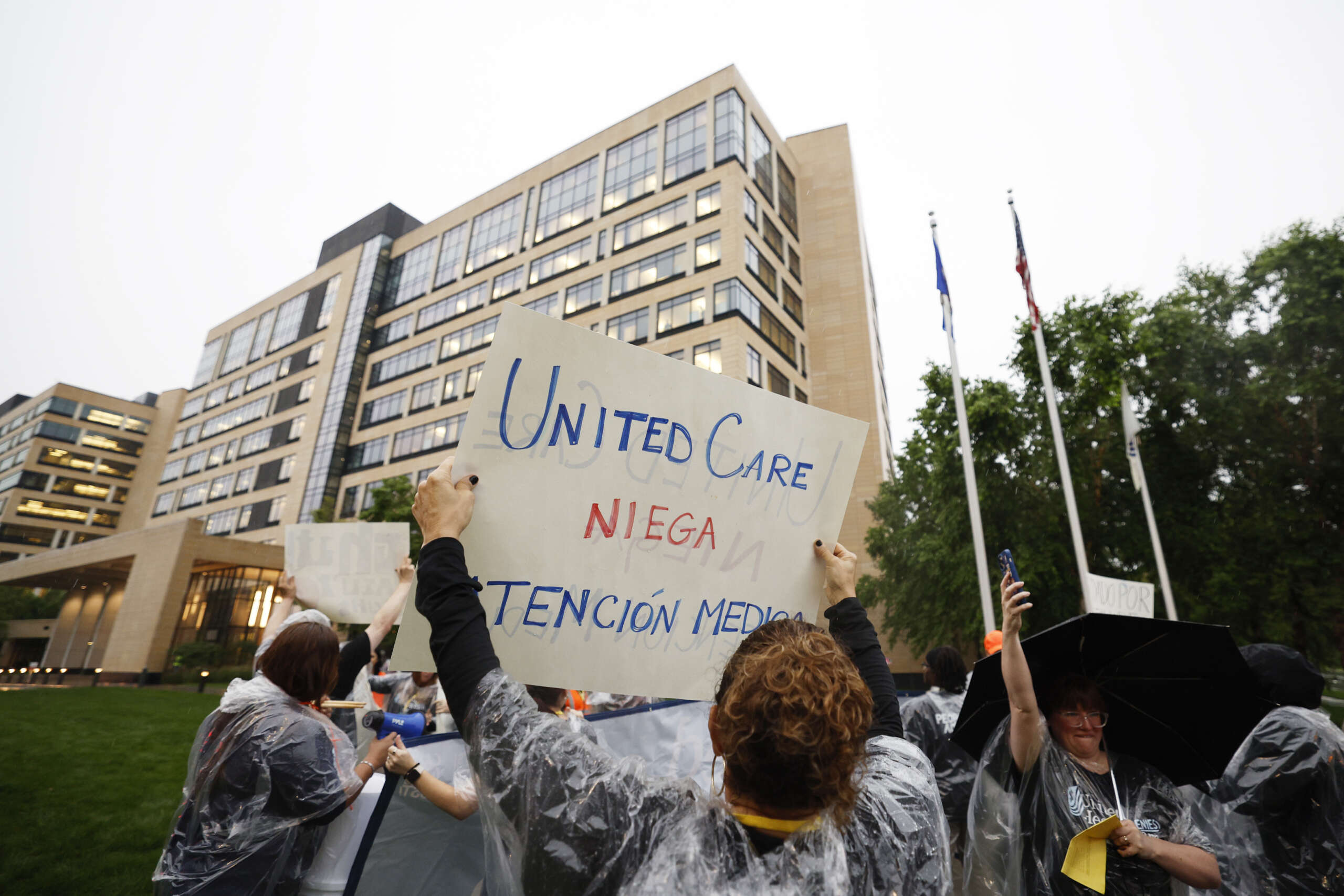 Featured image for Lawmakers Target Health Conglomerates and Drug Middlemen for Reform