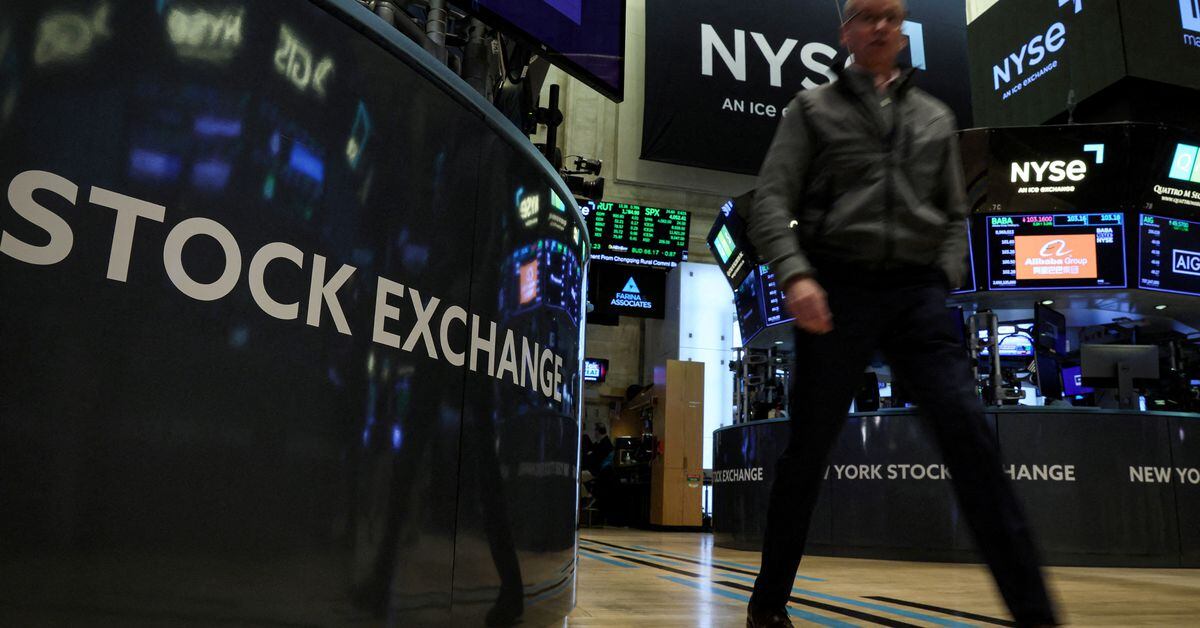 Fed minutes and inflation data drive Wall St gains, but Warren Buffett cautions against relying on statistics.
