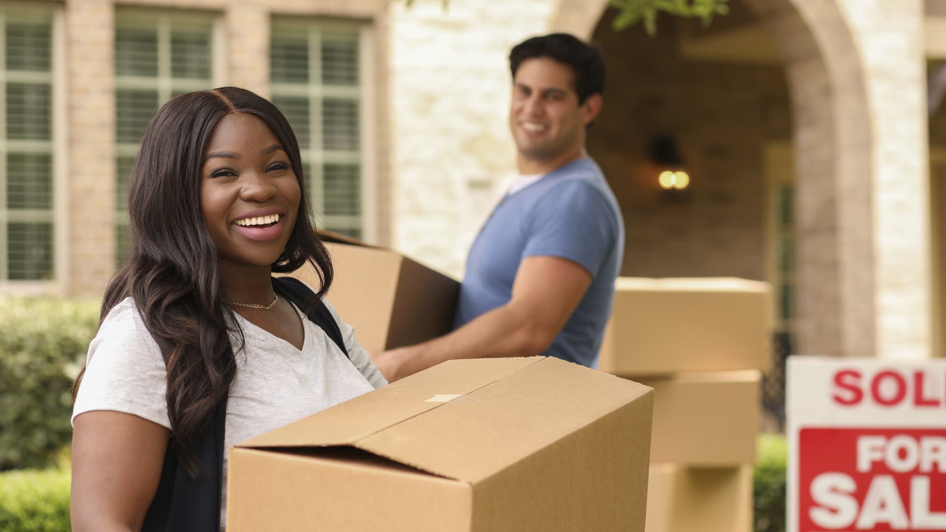 Featured image for Why Shopping Around for Mortgages Can Save Homebuyers Thousands