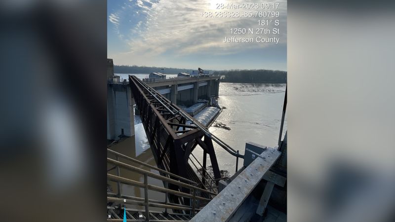 Featured image for Crews work to remove loose barges, including one with methanol, from Ohio River.