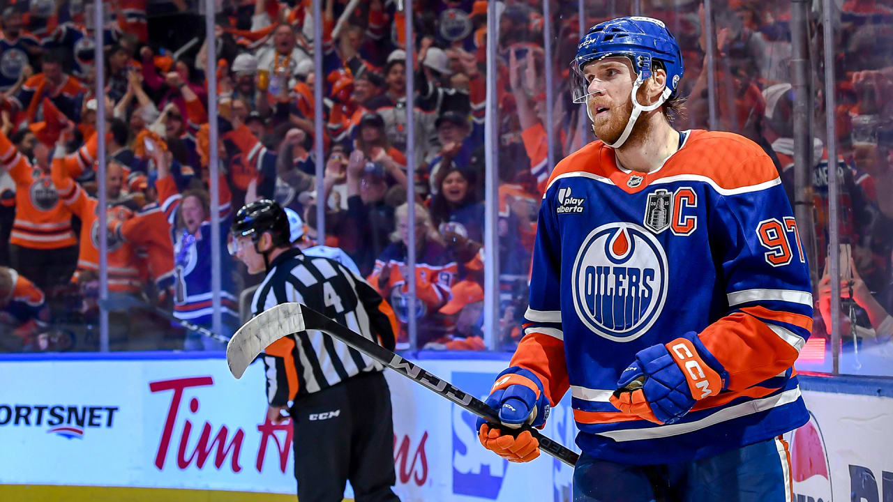 Featured image for Oilers' Connor McDavid signs two-year, $25M extension