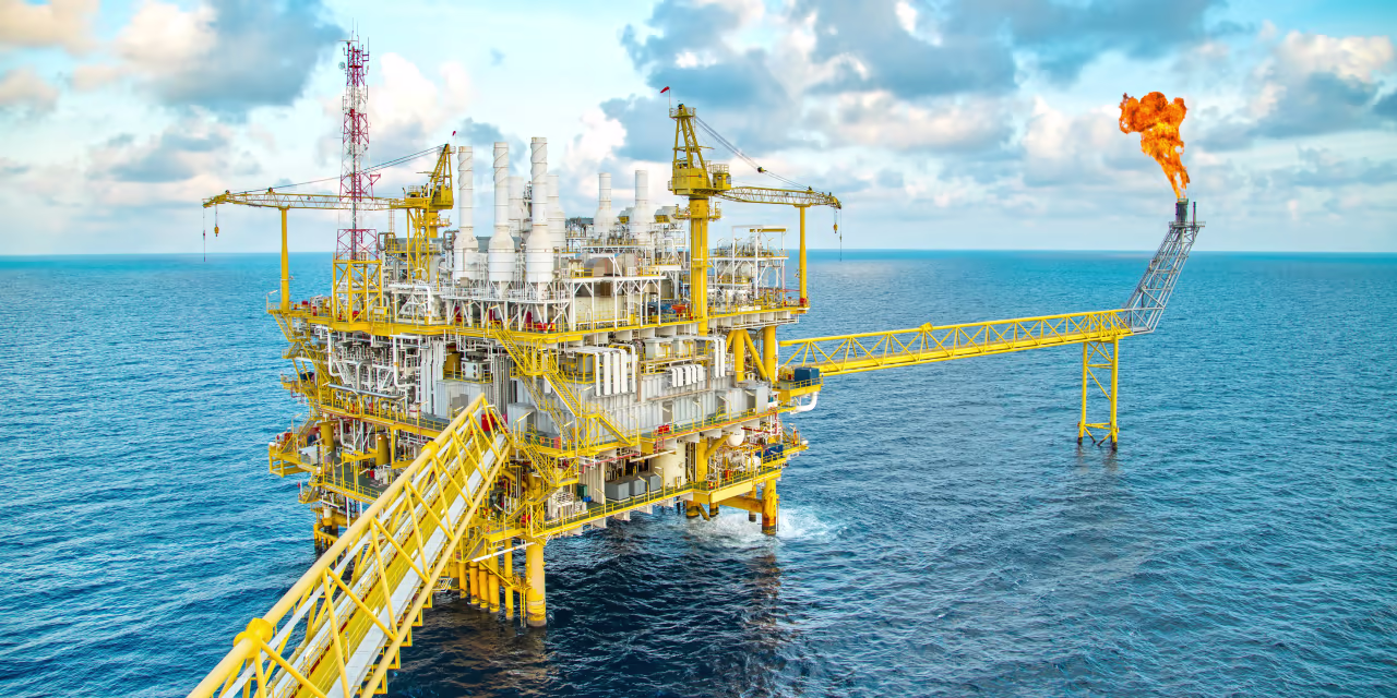 Oil Prices Volatile as Supply Cuts and Stock Fluctuations Impact Market