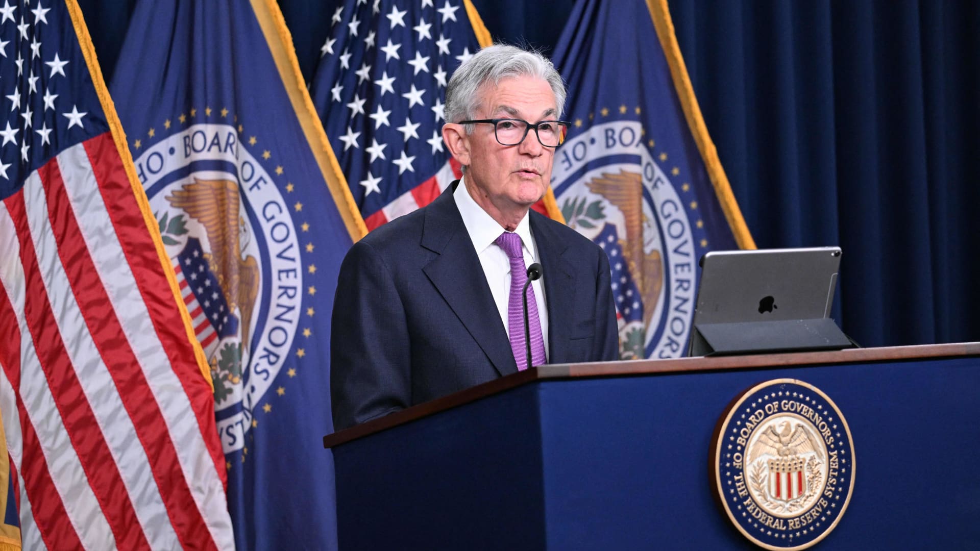 Federal Reserve Maintains Interest Rates Amid Upgraded Economic Outlook