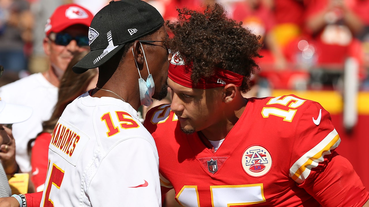 Featured image for "Patrick Mahomes Addresses Father's DWI Arrest Ahead of Super Bowl LVIII"