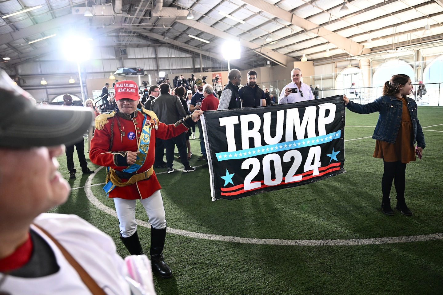 "Trump Rallies Supporters in Nevada, Dominating the Campaign Trail"