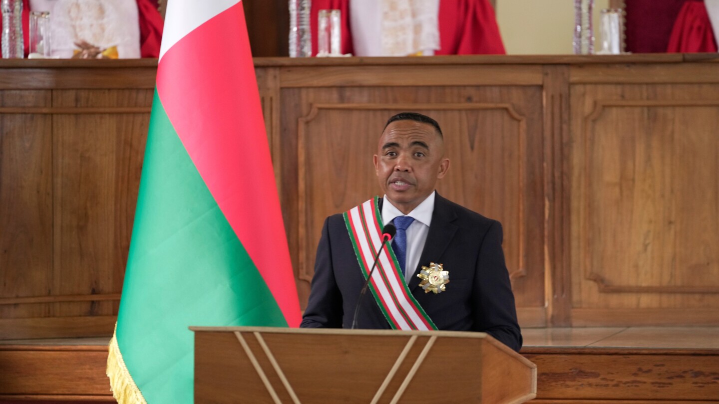 Featured image for Madagascar’s Military Leader Sworn in as President Amid Youth Unrest