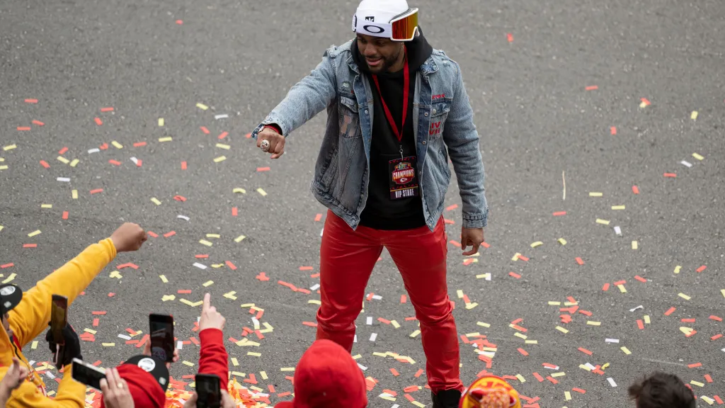 Featured image for Chiefs' Thornhill and Mahomes show off bling at ring ceremony.