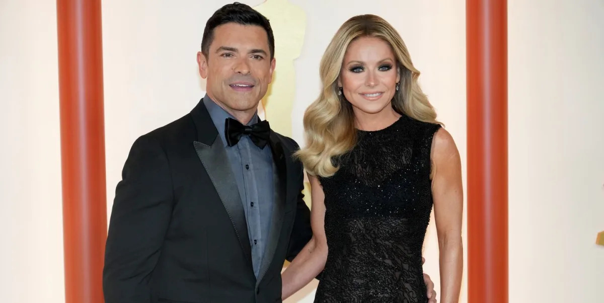Featured image for Kelly Ripa's Reaction to Mark Consuelos' Pixelated Crotch on Live TV Goes Viral