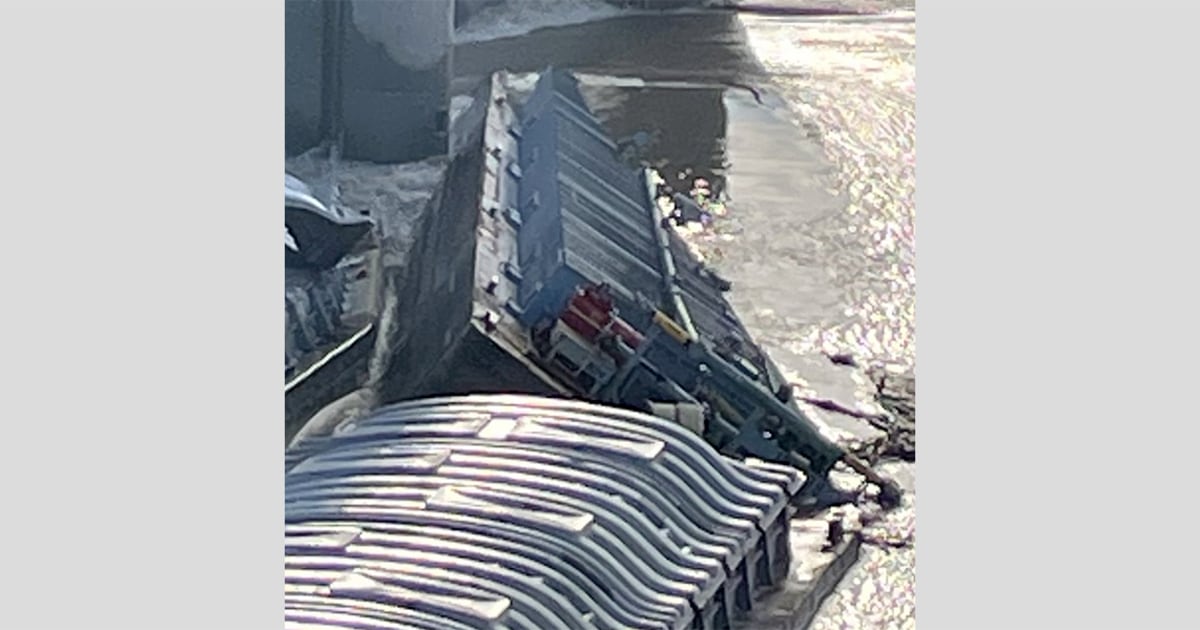 Featured image for Multiple barges, including one with toxic methanol, break loose on Ohio River near Louisville.