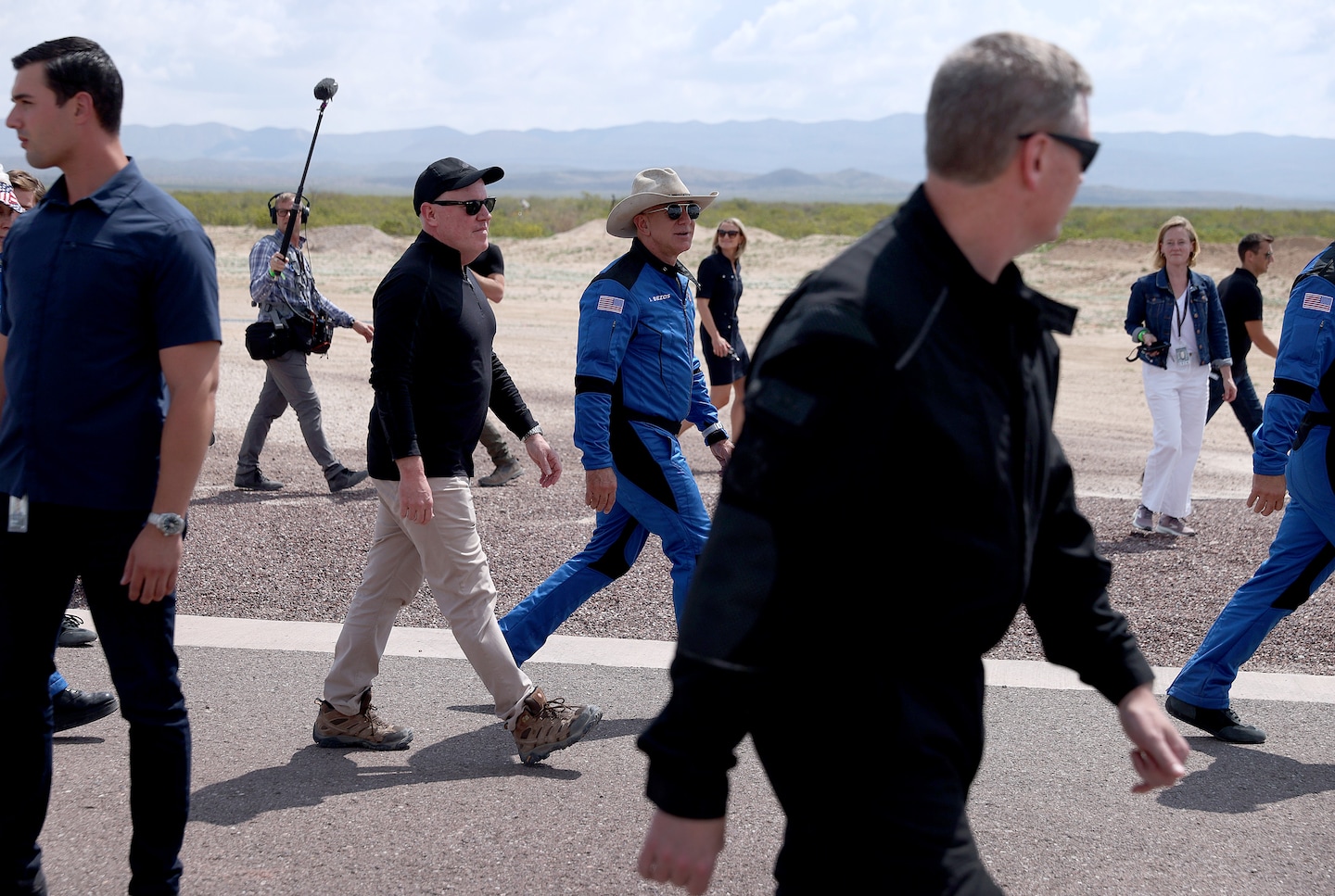 "Bob Smith Steps Down as Blue Origin CEO, Shaking Up Leadership at Jeff Bezos's Company"
