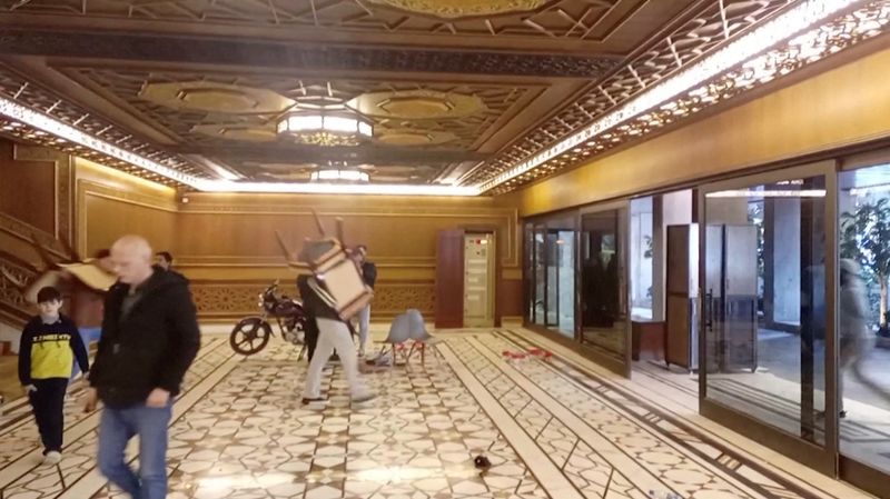Syrians Loot Assad's Palaces, Discover Luxury Cars