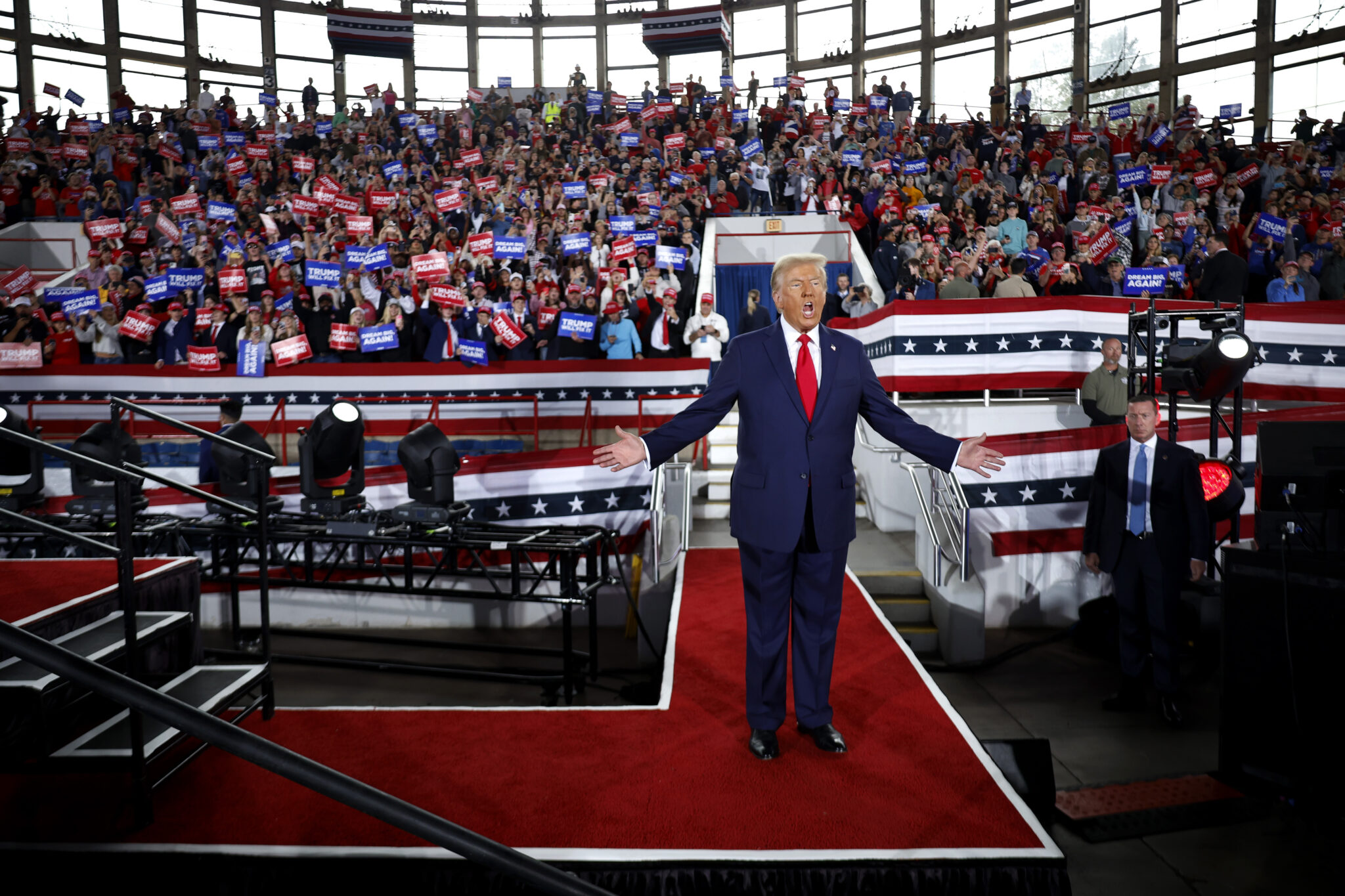 Trump and Harris Make Final Election Push with Contrasting Messages