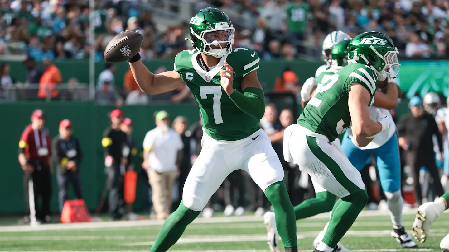 Featured image for Jets Owner Criticizes Justin Fields and Defends Aaron Glenn Amid Season Struggles