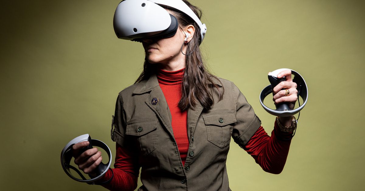 Featured image for "Sony Halts PSVR2 Production to Address Excess Inventory"