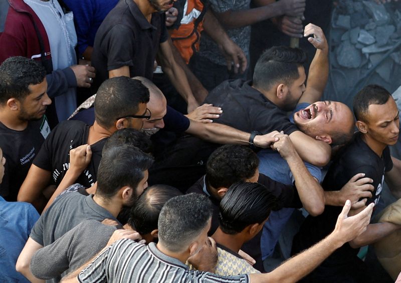 "Israeli-Hamas Conflict: Gaza Evacuations Suspended as Palestinian President Urges US for Ceasefire"