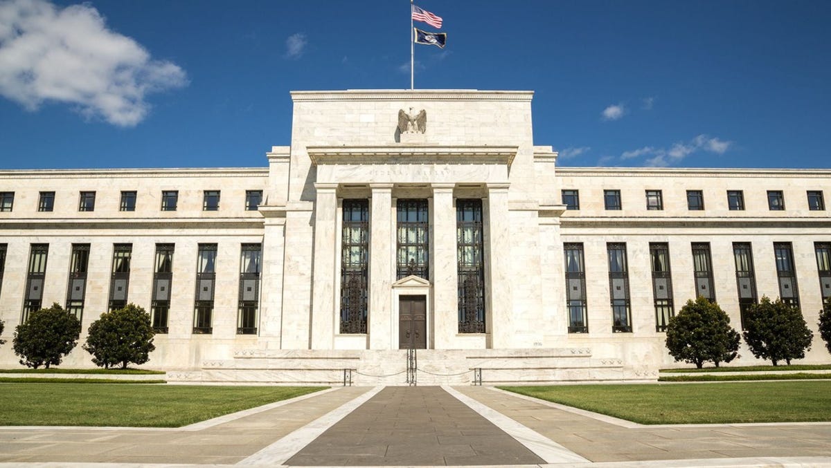 Featured image for Fed Meeting: Interest Rates Unchanged, Inflation Cools, and Powell's Expectations Adjusted