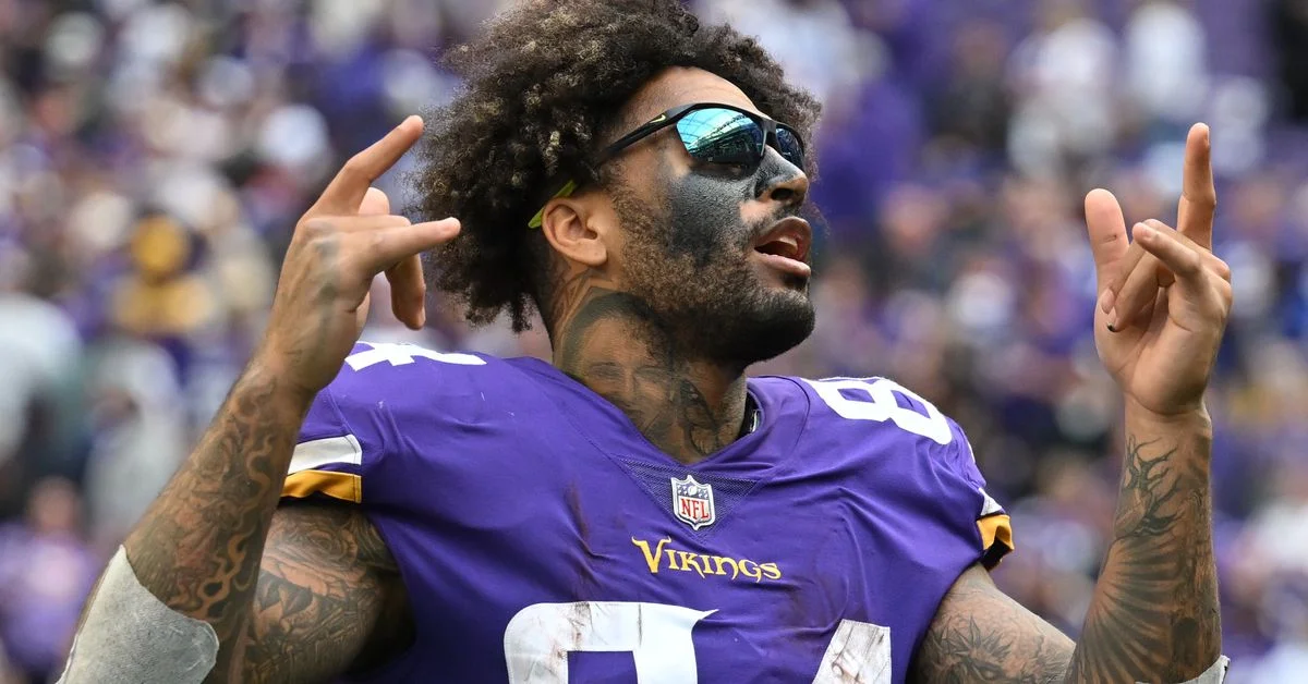 "Teammates and Experts Weigh in on Joe Burrow's Contract Negotiations"