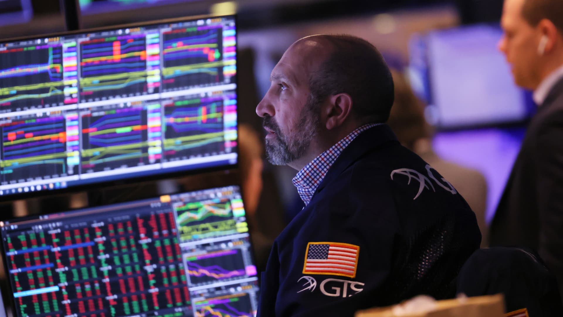 Featured image for Navigating Volatile Markets: Two-Pronged Strategy for Investors