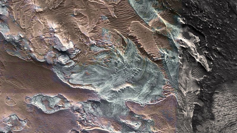 Glacier Remains Suggest Water Ice on Mars Today