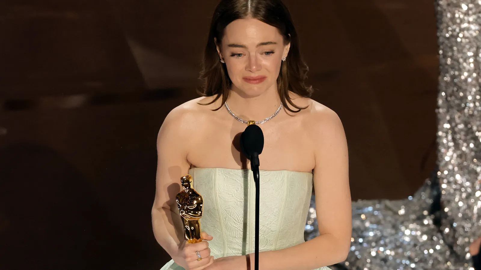 Featured image for "Emma Stone's Memorable Oscar Win and Speech Moments"