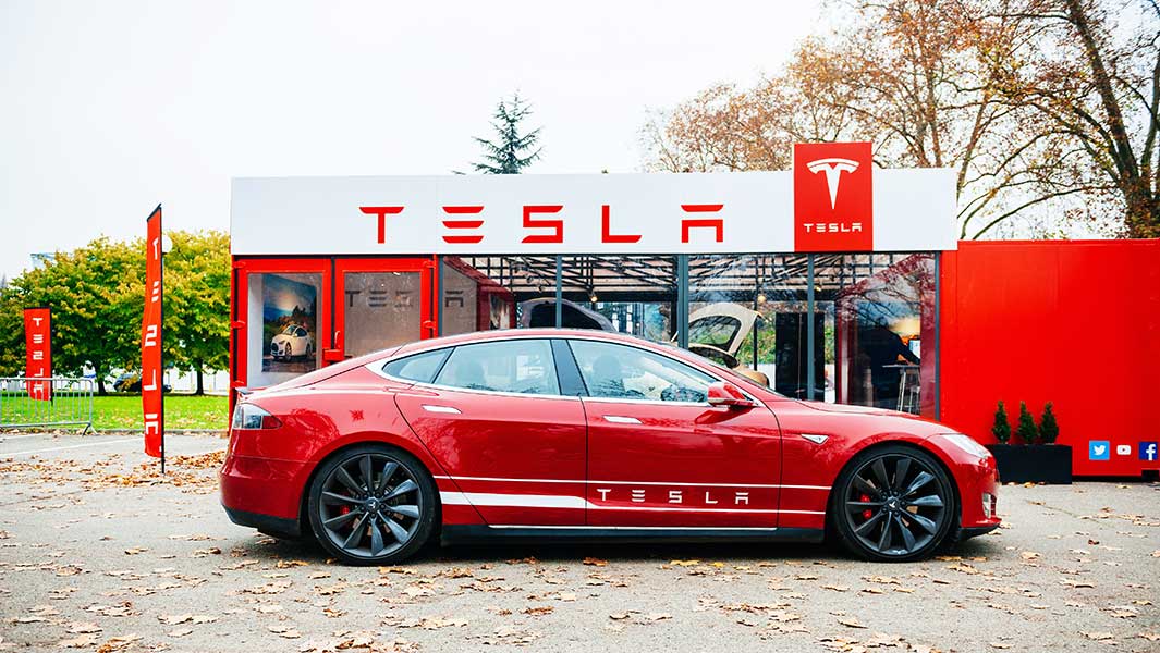 Tesla's Q1 Deliveries Miss Expectations, Prompting Investor Concerns and Price Cuts.