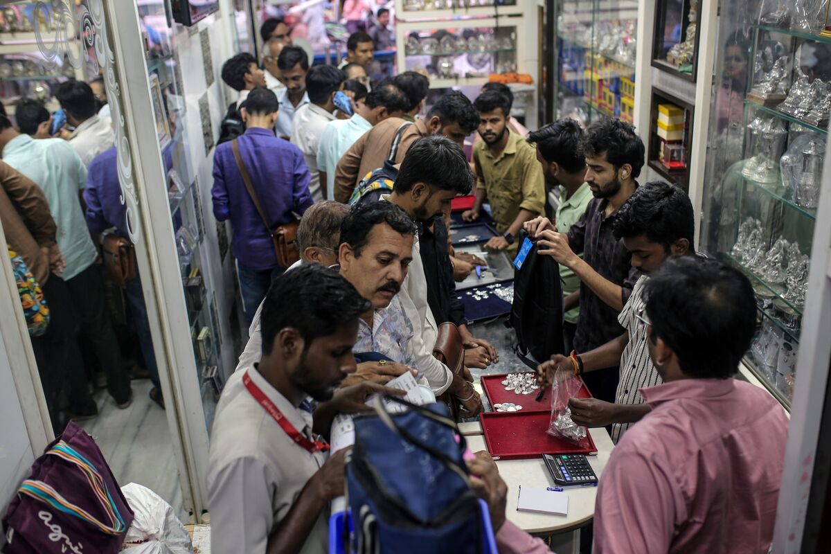 Featured image for Global Silver Market Crisis Sparks Panic and Shortages