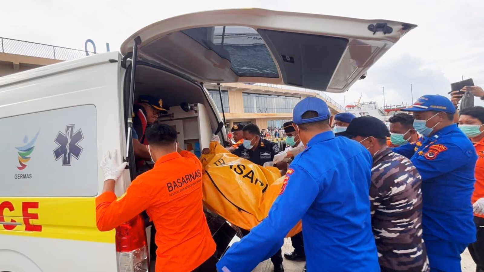 Featured image for Indonesian Rescuers Find Body of Drowned Spanish Coach and Children