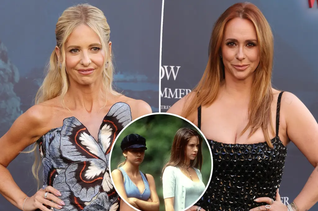 Featured image for Sarah Michelle Gellar Addresses Rumors of Feud with Jennifer Love Hewitt