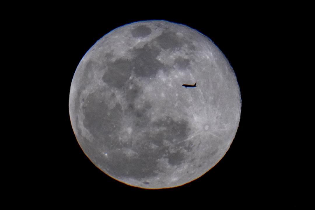 Featured image for "Race to Mine Helium-3 on the Moon Heats Up with $18 Million Funding"