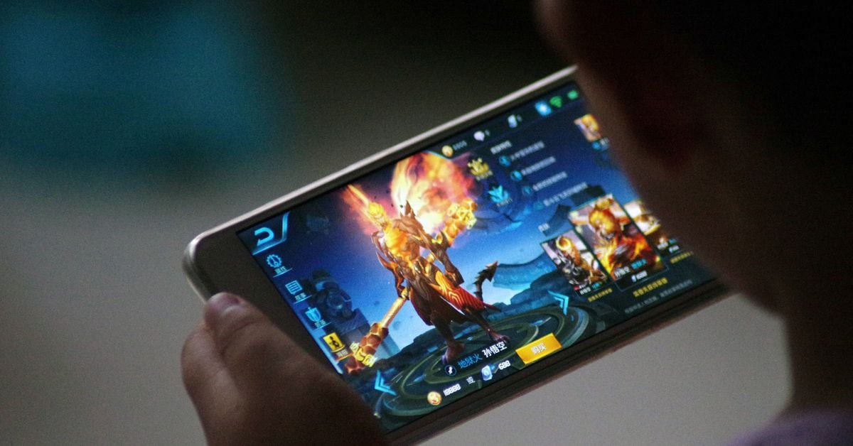 "China's Economic Slowdown Sparks Bargain Opportunities for Tencent"