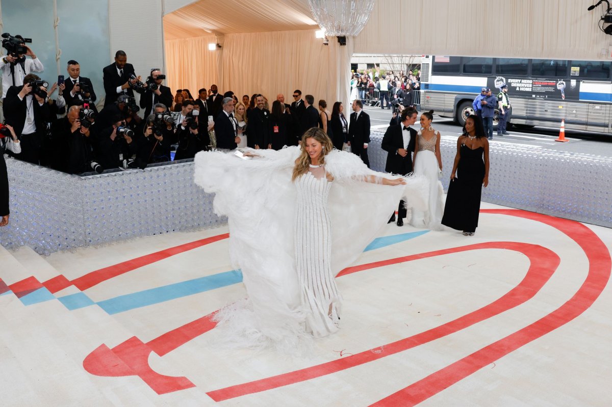 Featured image for Gisele Bündchen Secretly Marries Joaquim Valente Amid Tom Brady's Cryptic Posts