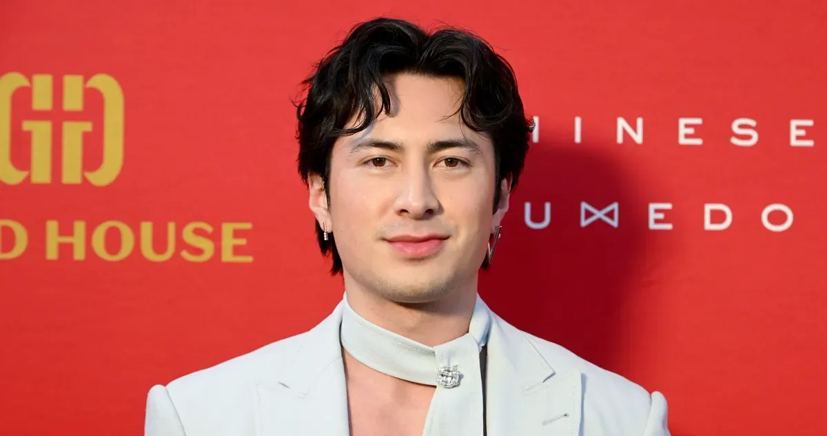 Hudson Williams Goes Public With Girlfriend on Valentine’s Day