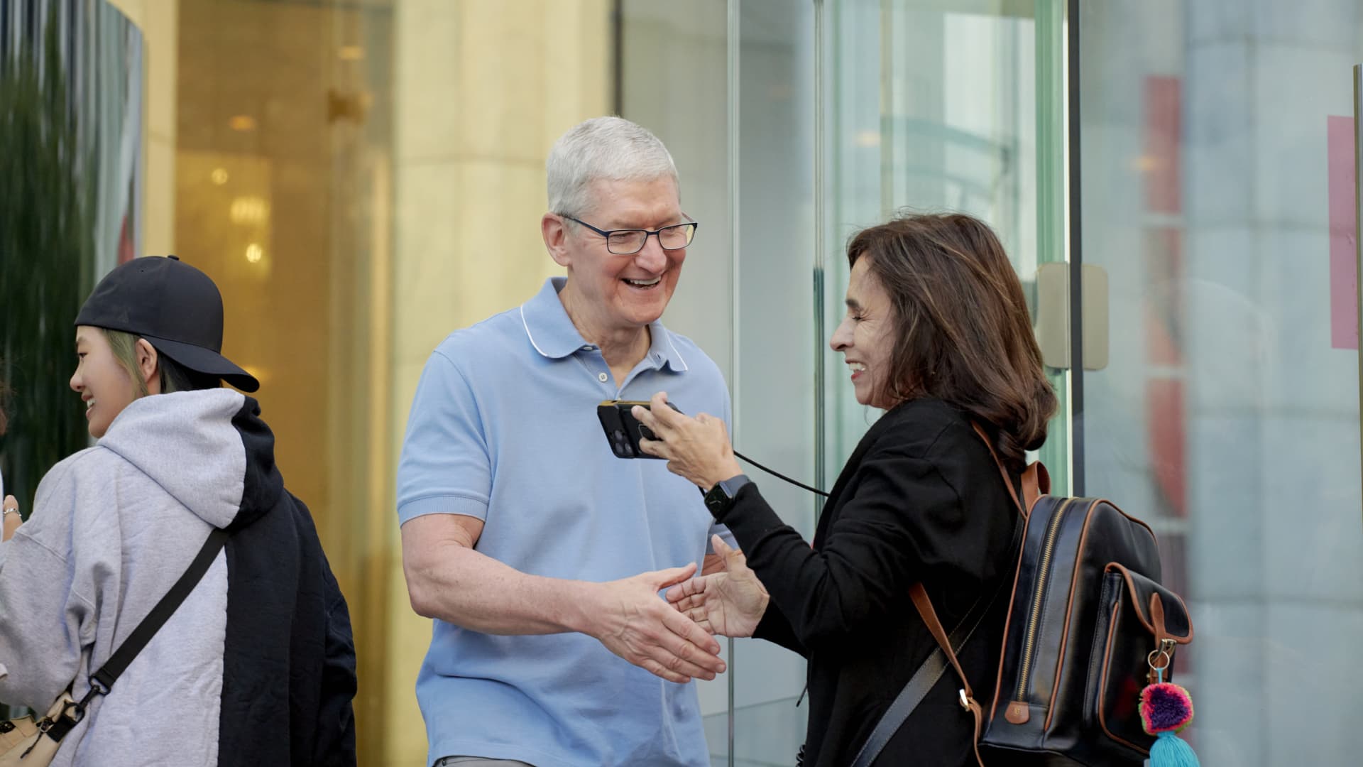 Apple's Quarterly Sales Decline Continues, Analysts Focus on Guidance and iPhone Demand