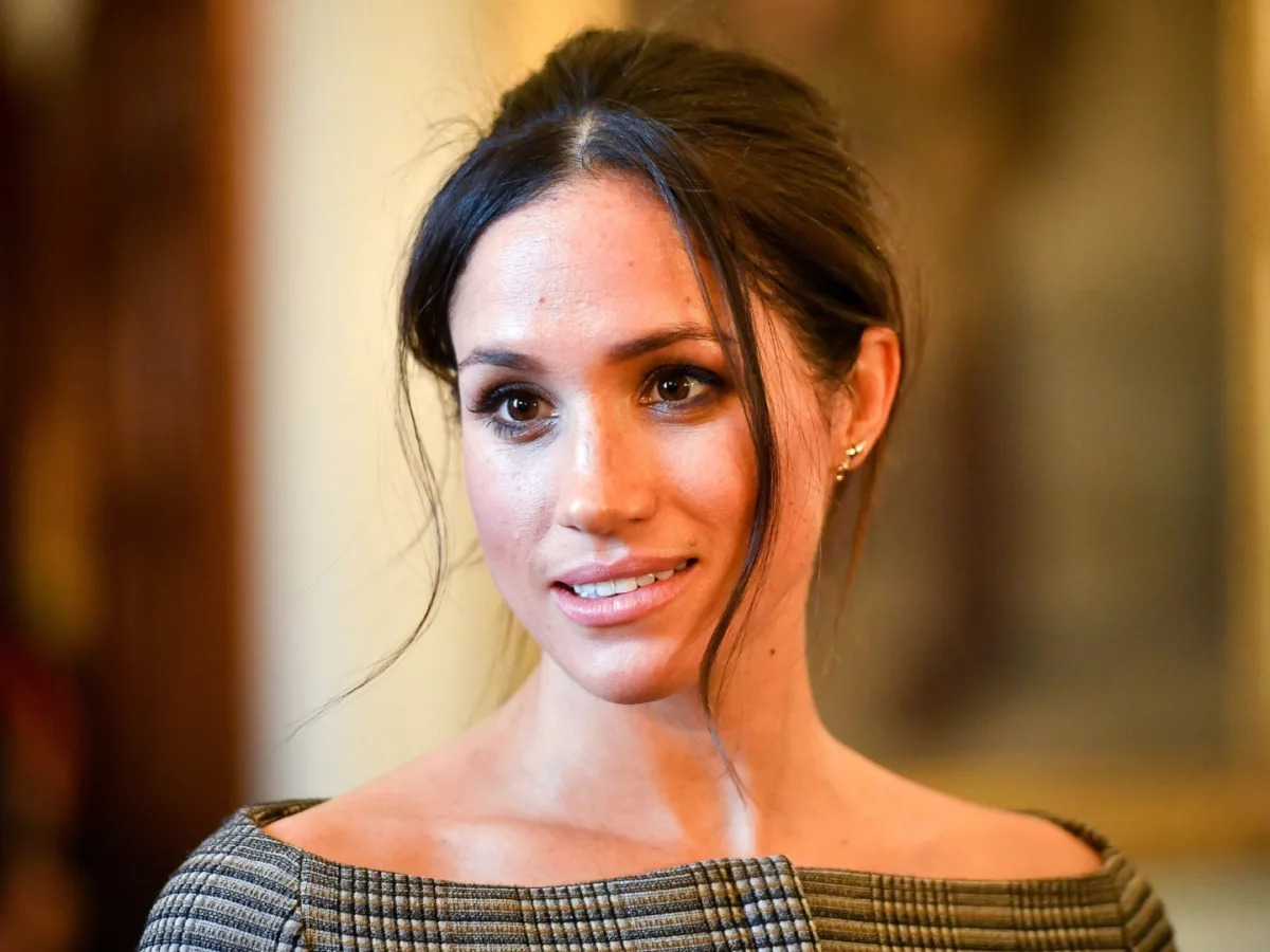 Meghan Markle urged to apologize by former high school friend.