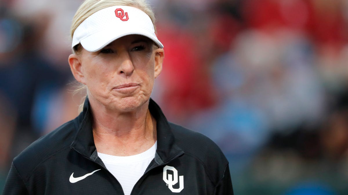 Featured image for "Texas Upsets Oklahoma Softball in Series Showdown"