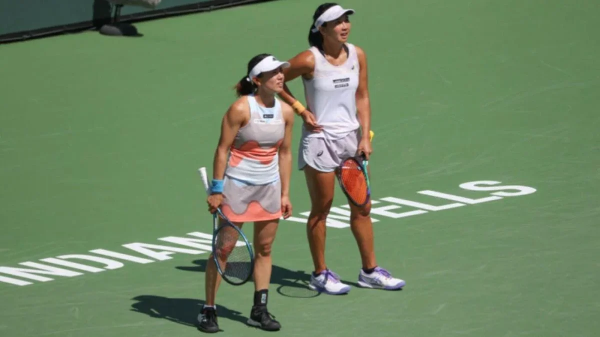 Doubles team disqualified for hitting ball girl at French Open 2023.