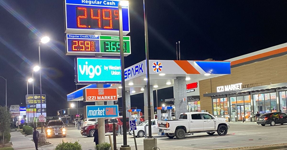 "Forecast Optimism: Gas Prices Expected to Drop in 2024 Amid Rising Fuel Stocks"