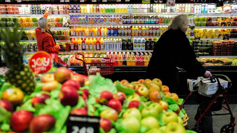 "Mixed Signals: Public Perception of Economy and Biden"