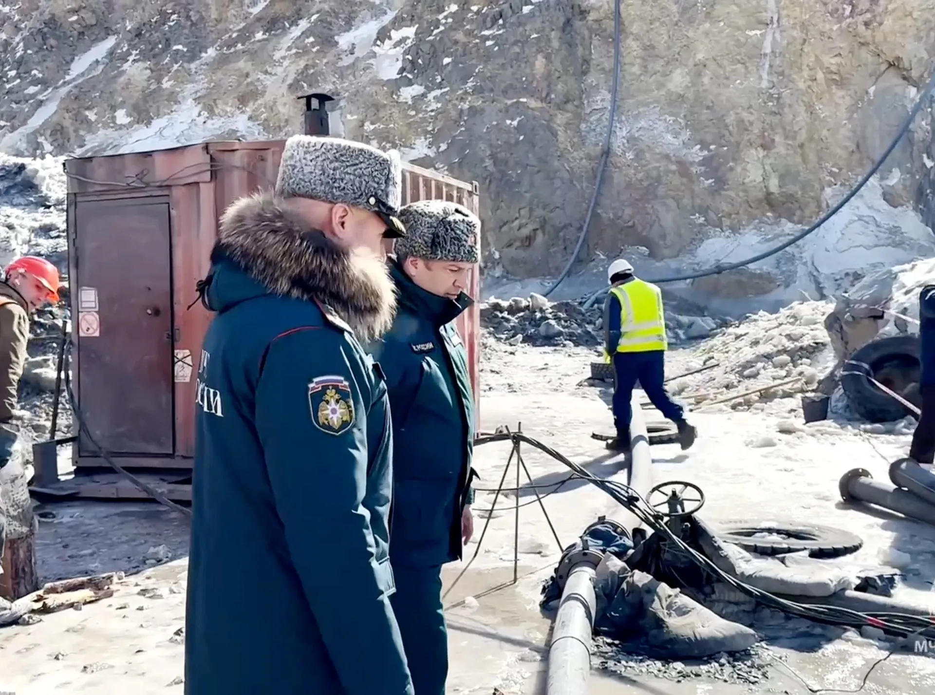 "Russian Authorities Halt Search for Trapped Gold Miners"
