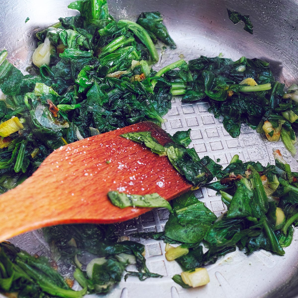 "Boost Fat Burning with Iron-Rich Foods, Say Doctors"