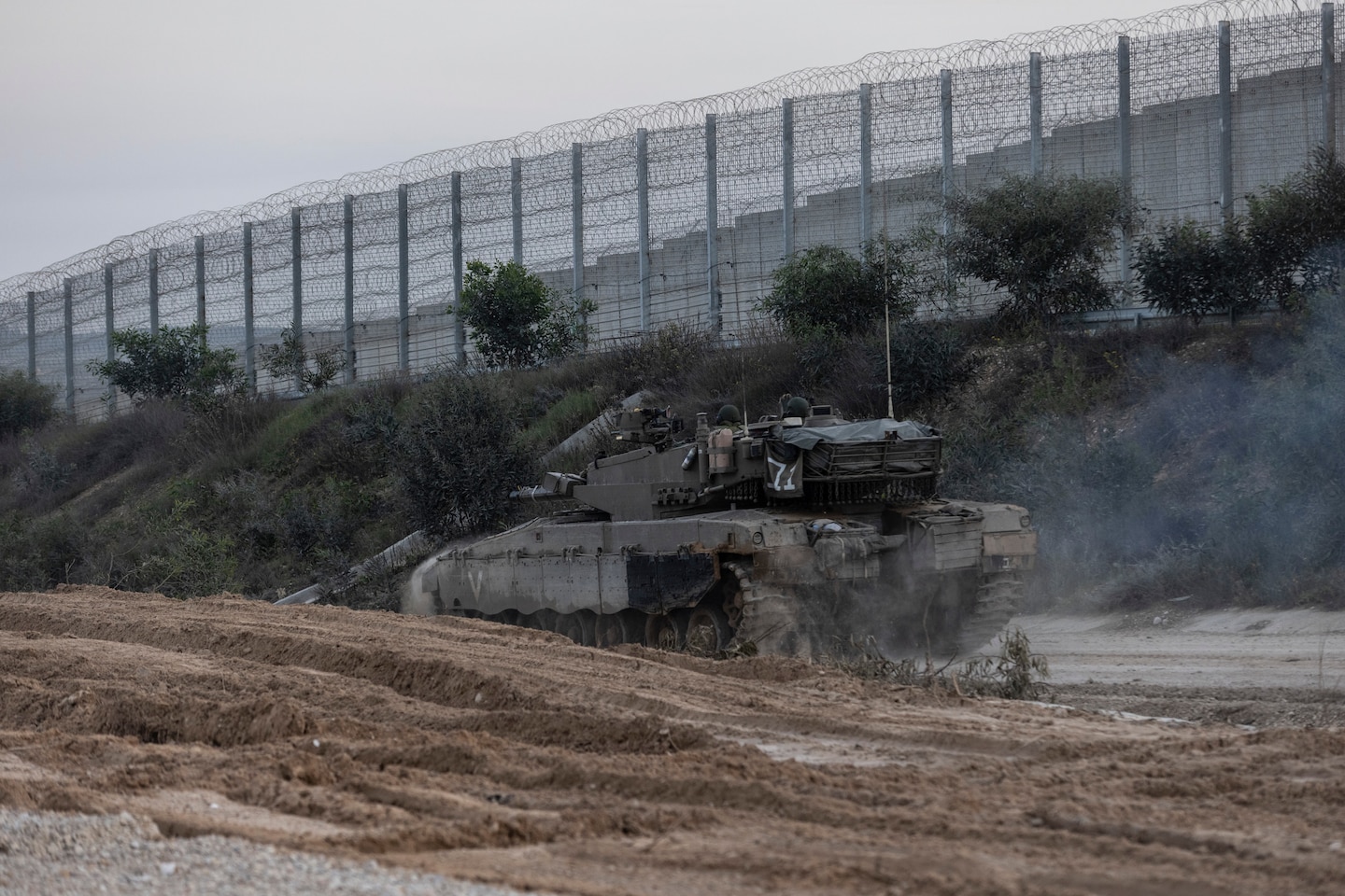 "Israeli Military Dilemma: Defeating Hamas, Saving Hostages, and Long-Term Strategy in Gaza"