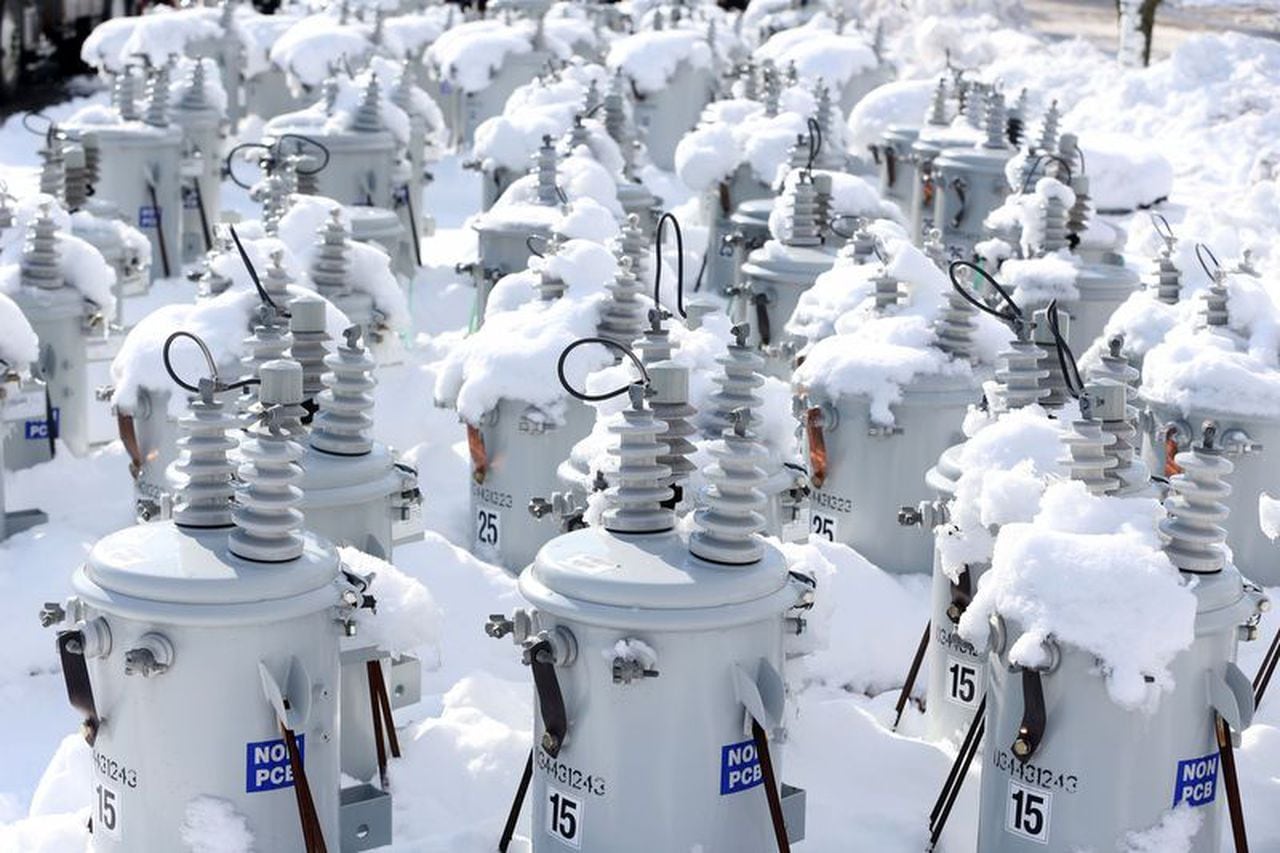 "Northeast Winter Storm: Power Outages, Snow Updates, and School Closures"
