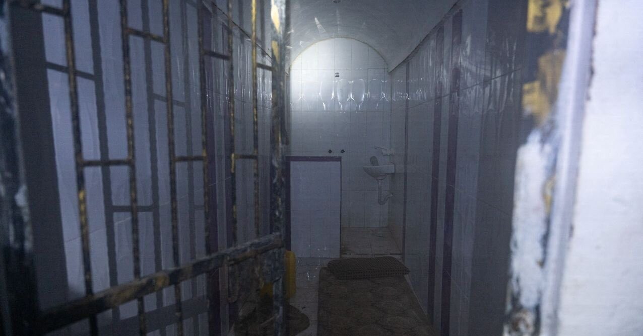 "Israeli Soldiers Uncover Gaza Tunnel Holding 20 Hostages in Khan Younis"