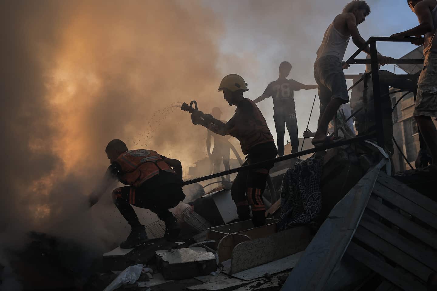 "Israel's Rejection of 'Pause' Leaves 400,000 People Stranded on Gaza Front"